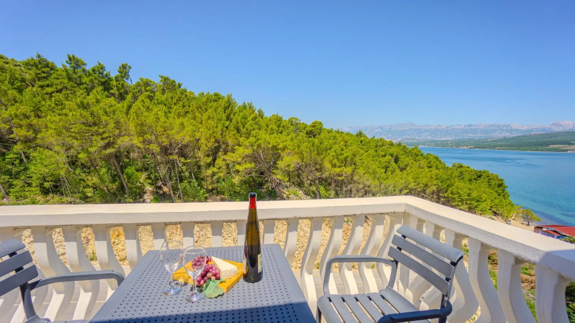 Green Haven Sea & Forest Apartments Donji Karin Croatia